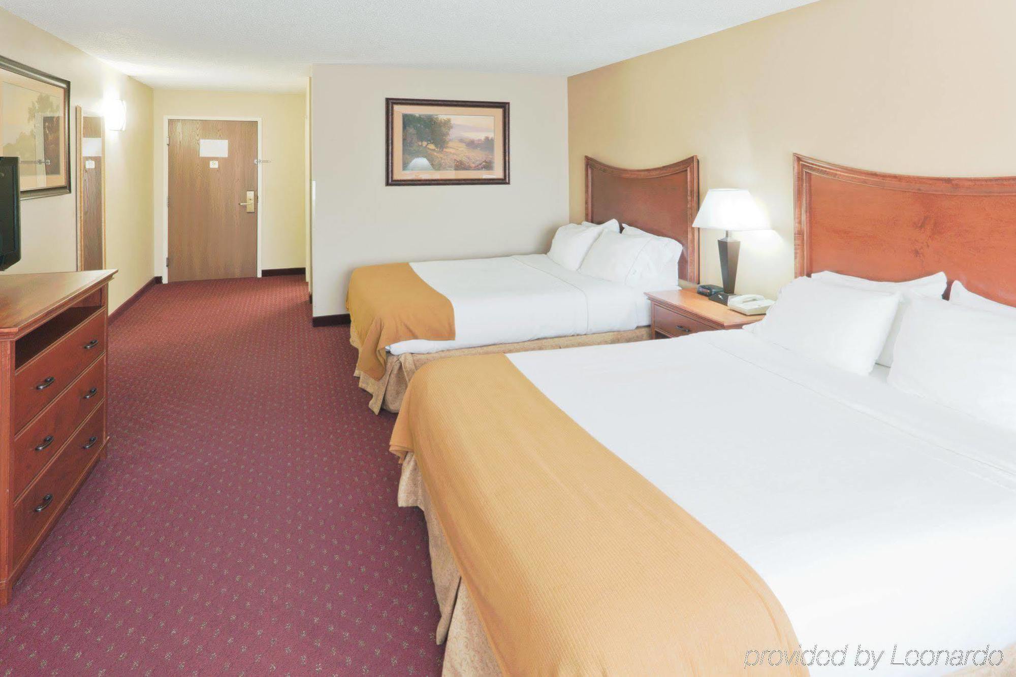 Holiday Inn Express Hotel & Suites Pierre-Fort Pierre, An Ihg Hotel Room photo